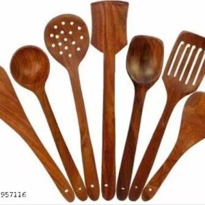 7 wooden spoons