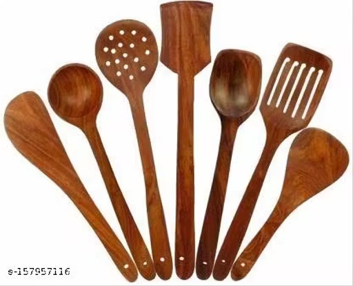 7 wooden spoons